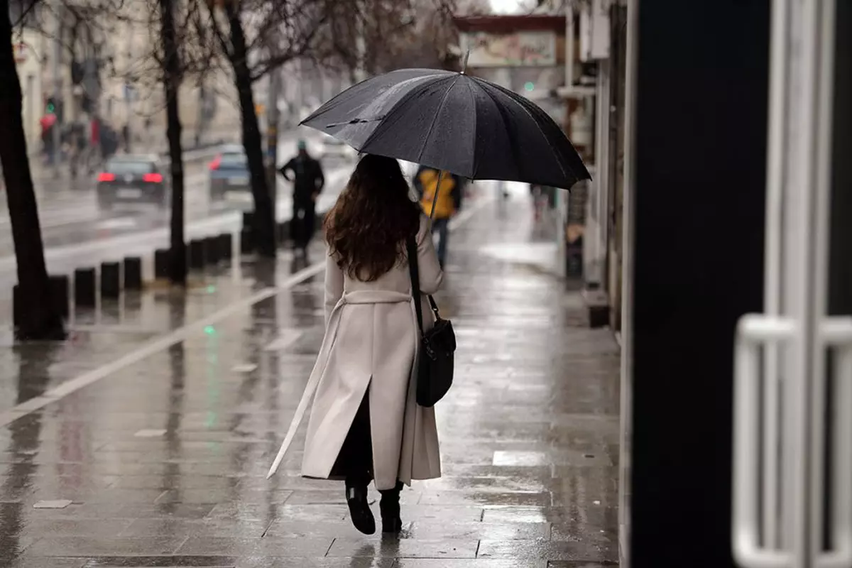 După un weekend călduros, vremea se strică din nou. Meteorologii anunță temperaturi negative