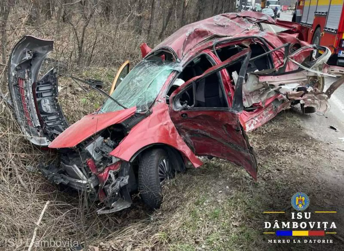 O persoană a murit într-un accident pe DN 72 produs între o mașină și un camion. Traficul a fost blocat în zonă