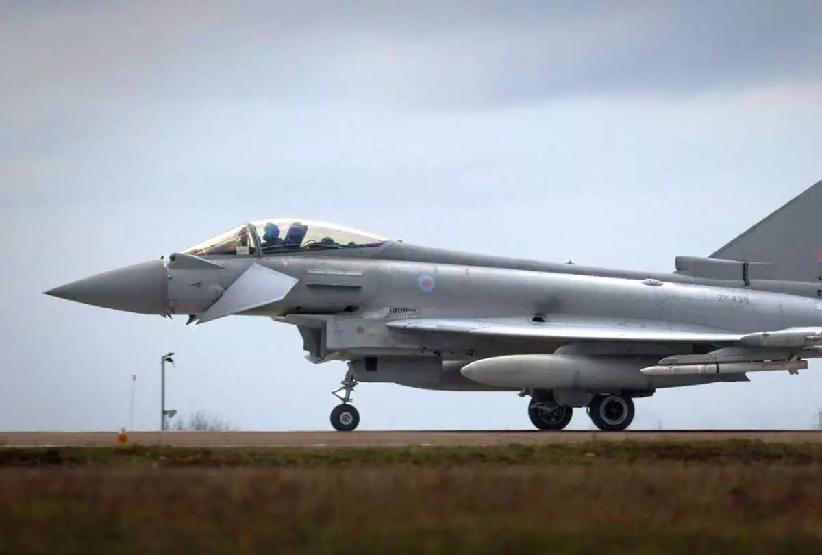 Avion Typhoon stationat la baza Mihail Kogalniceanu. Foto: Facebook MApN