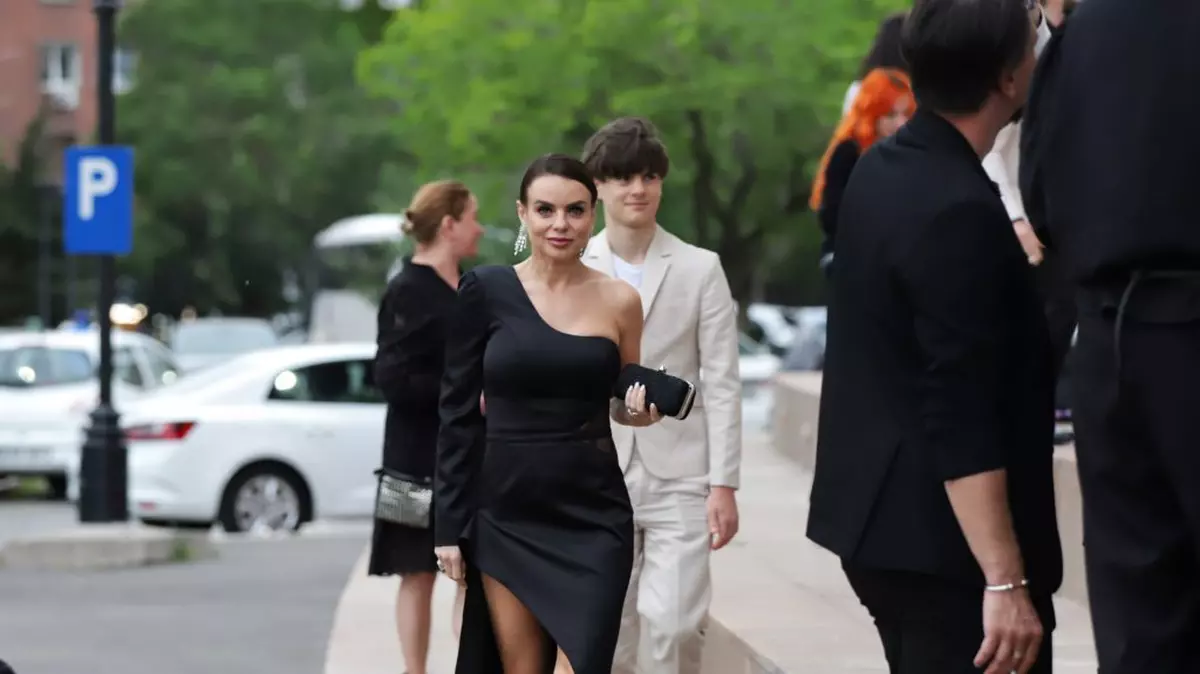 Jojo, apariție rară alături de fiul ei Achim, în vârstă de 13 ani. Adolescentul seamănă perfect cu mama lui. „Îmi place actoria, dar nu cred că o să fac asta