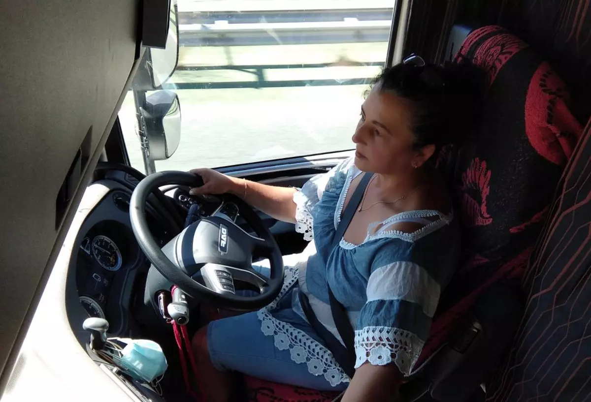 INTERVIU. Adriana Mureșan, șoferița de camion care salvează românii ajunși în situații disperate: „Sunt momiți pe TikTok și Facebook cu locuri de muncă și apoi ajung sclavi