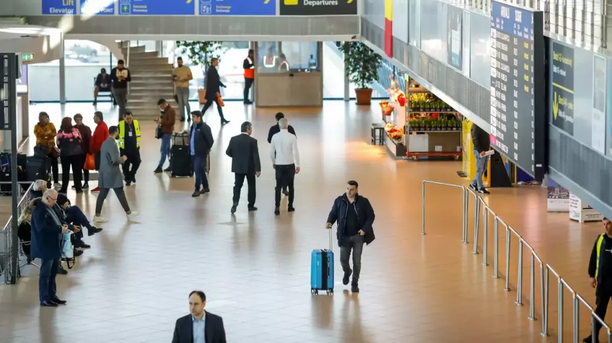 VIDEO „Avarie importantă” pe Aeroportul Otopeni. Sunt probleme cu aerul condiționat, zona de îmbarcări e cea mai afectată