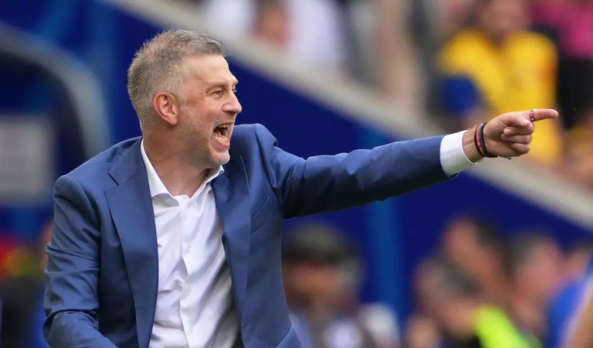 17 iunie 2024, Bavaria, Munchen: Fotbal, UEFA Euro 2024, Campionatul European, România - Ucraina, Munich Football Arena, Antrenorul României Edward Iordănescu reacționează pe linia de fund. Foto HEPTA © Peter Kneffel/dpa via ZUMA Press