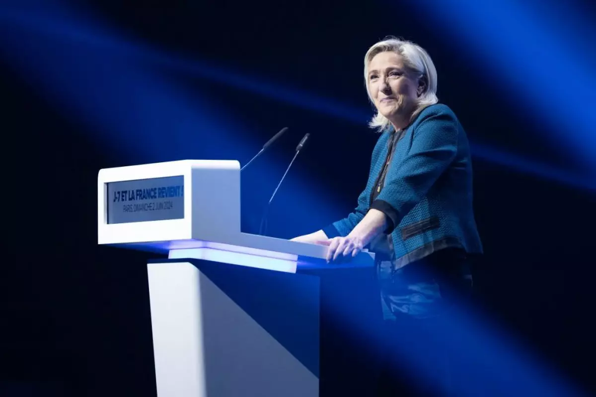 Partidul lui Marine Le Pen nu va obține majoritatea absolută în urma alegerilor parlamentare din Franța - sondaj