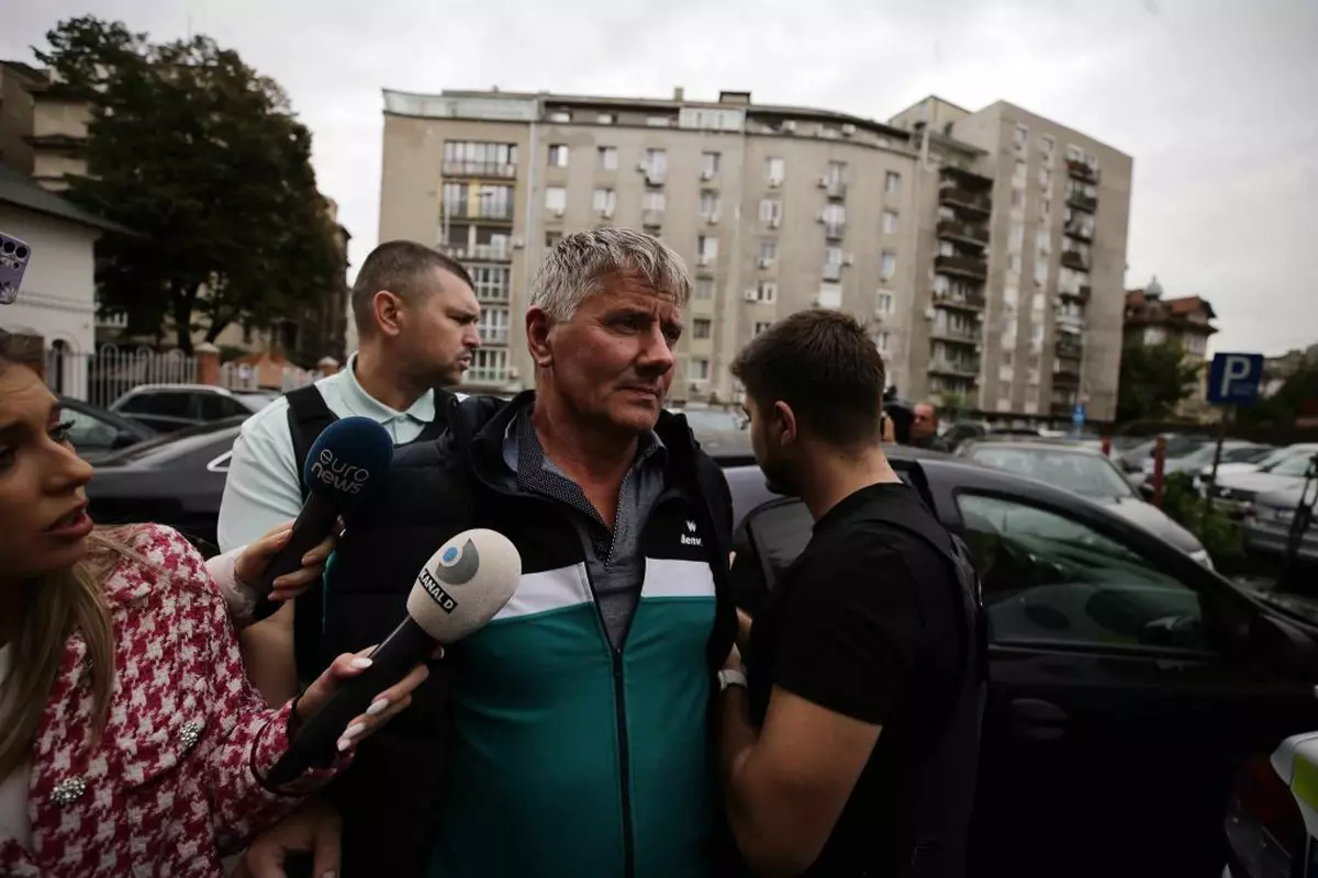 Bărbatul care a dat foc în Palatul Parlamentului a fost arestat preventiv