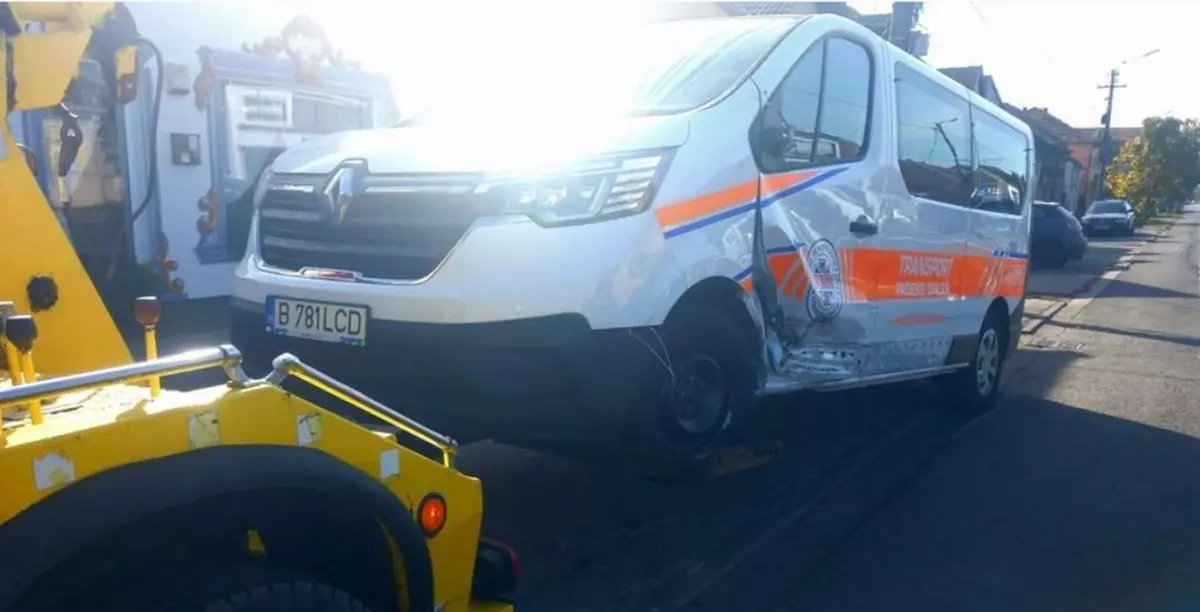 Un șofer de ambulanță beat a provocat un accident în Arad