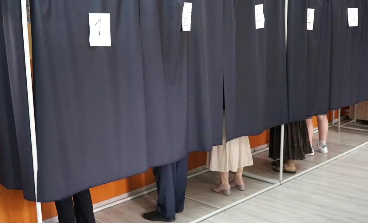 Să nu fim mai proști decât aleșii noștri! Politicienii sunt oglinda noastră, a cetățenilor turmentați