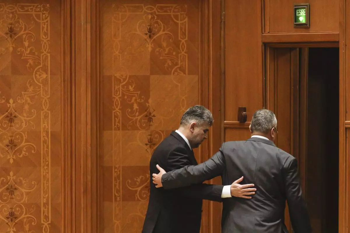 Să desfacem șampania! Ratingul României e tot acolo, la fel și dobânzile la care ne împrumutăm