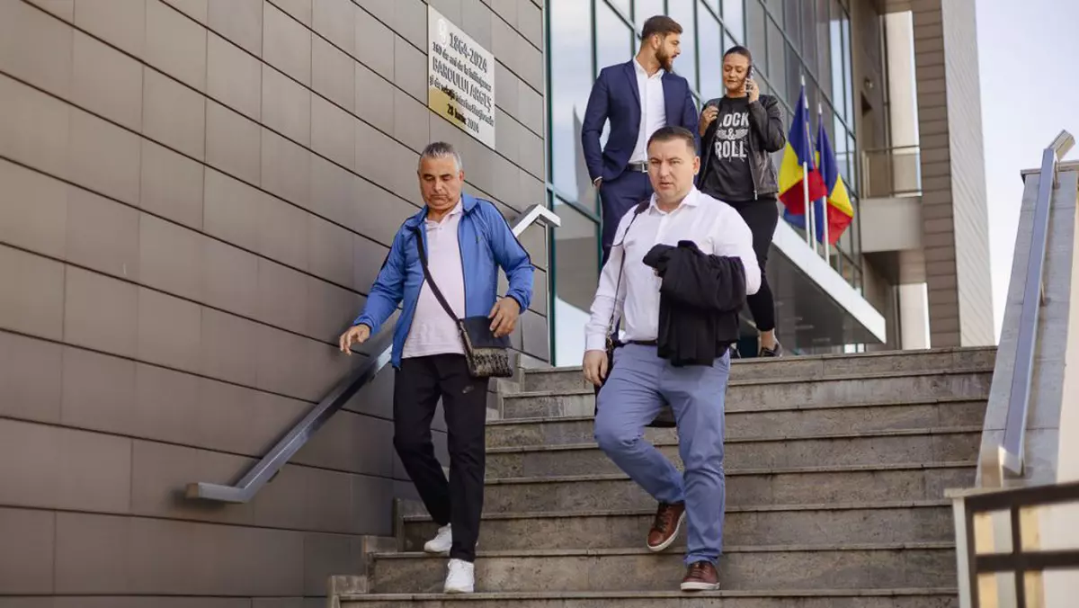 Noi mărturii în procesul polițiștilor acuzați că au omorât în bătaie un bărbat, în Autogara Pitești. Ultimele cuvinte ale victimei: „Mai vreau și eu o apă!