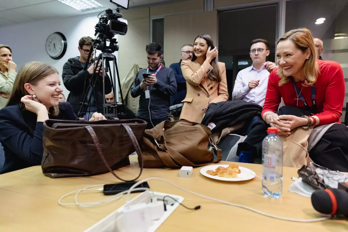 Cum au trecut Elena Lasconi și liderii USR prin noaptea cea lungă, când te culci cu un electorat și te trezești cu altul