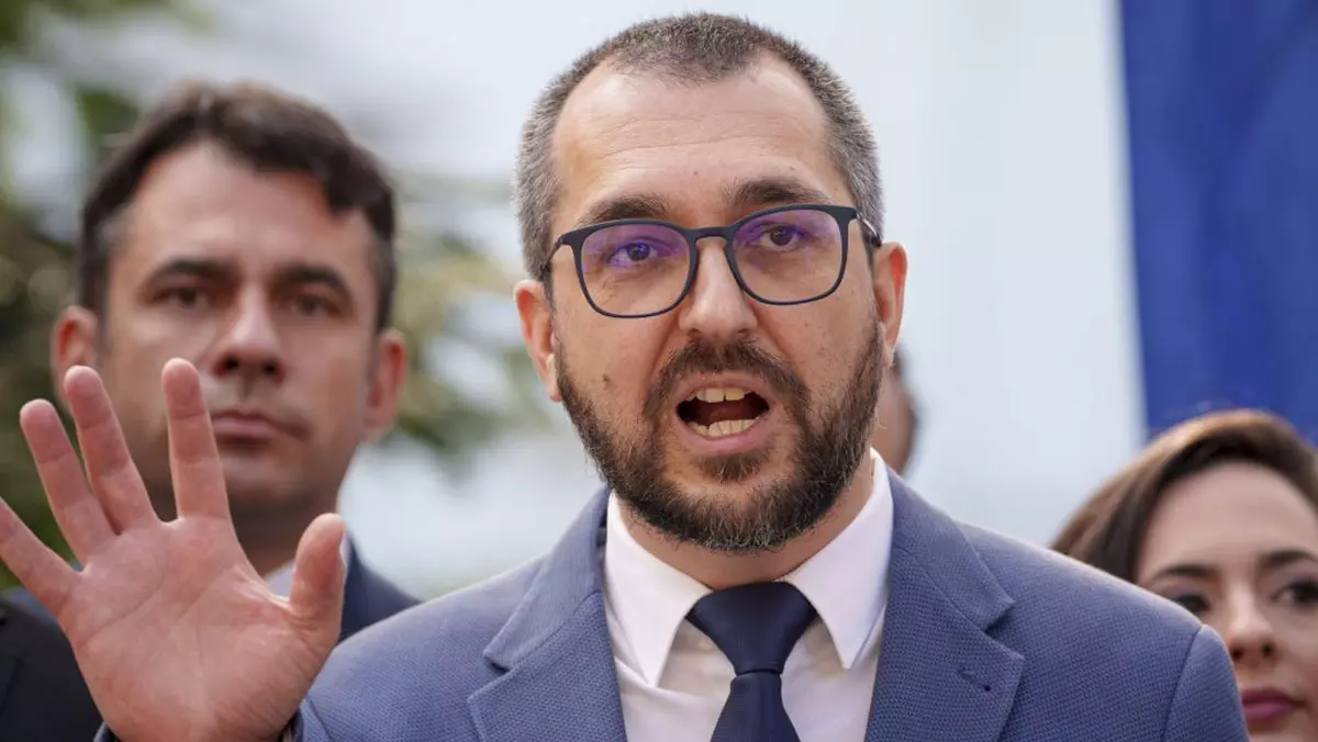 Europarlamentarul USR Vlad Voiculescu: „Mizeria CCR este vizibilă de pe Lună. Decizia este în favoarea lui Călin Georgescu