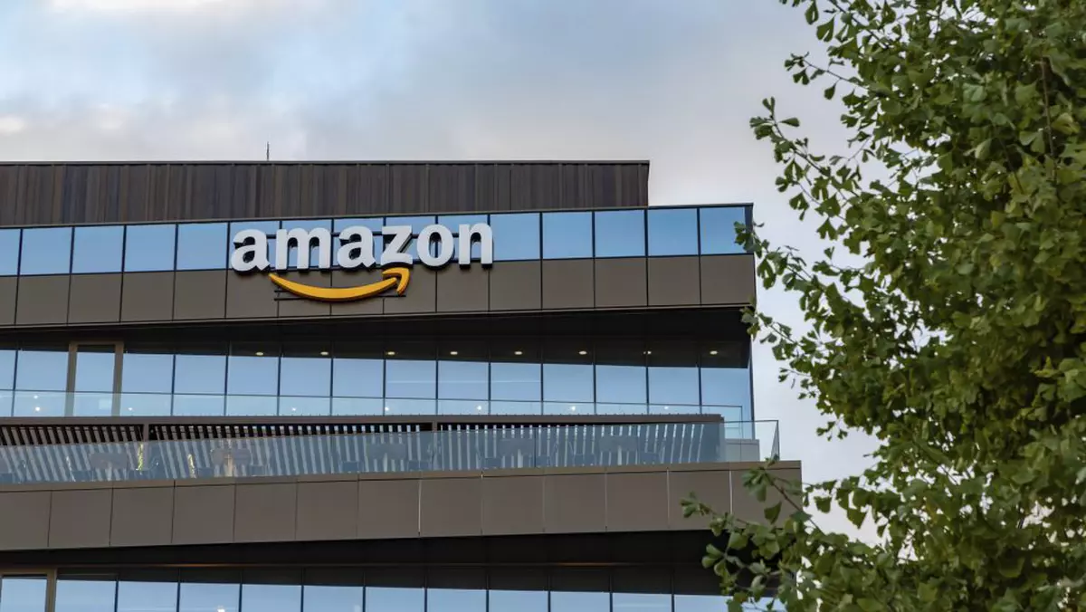 Imagine cu o clădire Amazon din Iași, parte a Centrului de Dezvoltare Amazon din România.