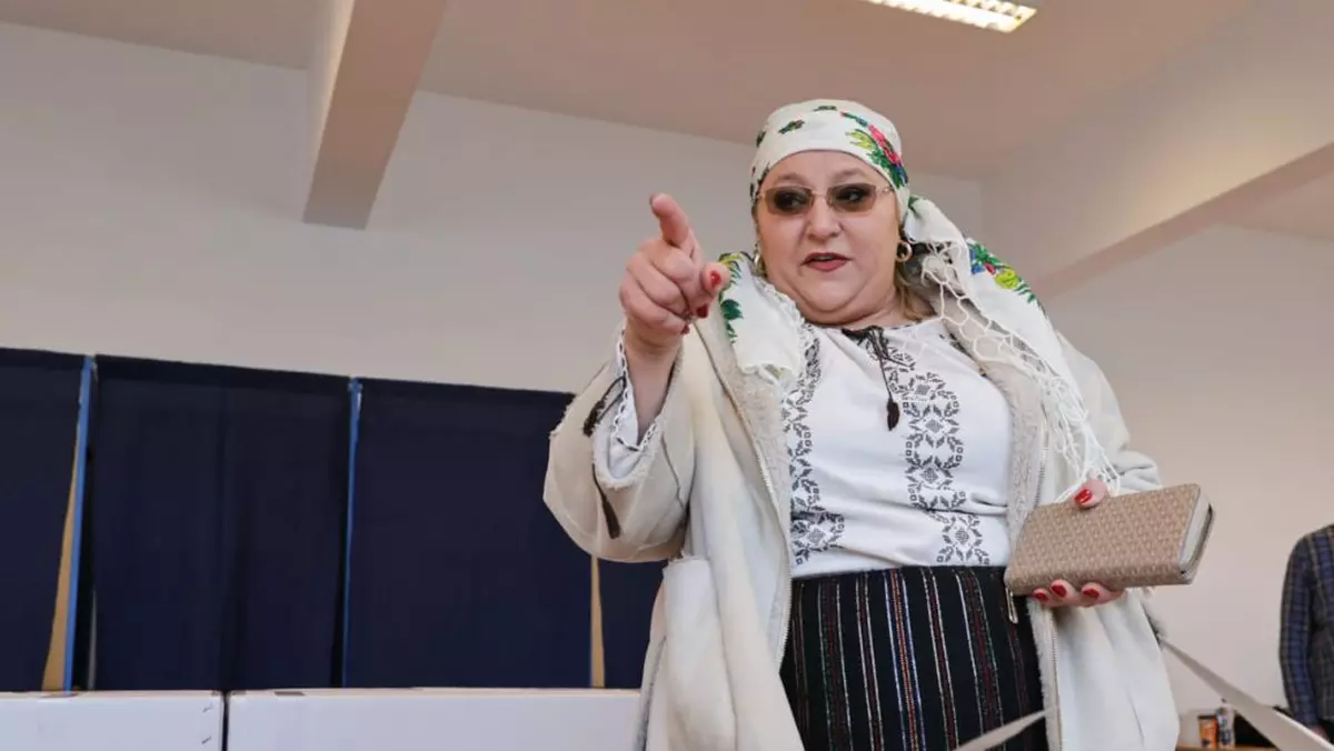 Diana Șoșoacă votând la alegerile parlamentare 1 dec 2024