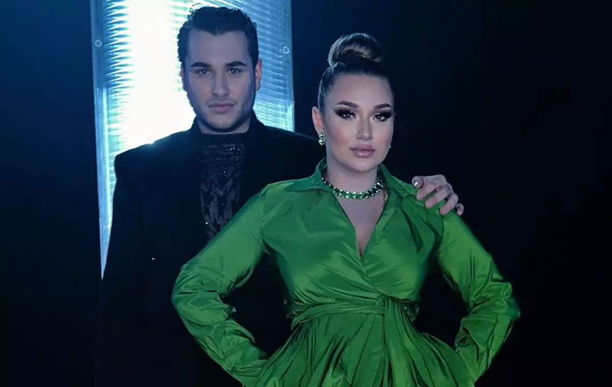 El poartă sacouri de 5 lei, ea se îmbracă în mii de euro. Cum au fost surprinși în club Vladimir Tătaru, fost concurent „Românii au talent, și iubita lui