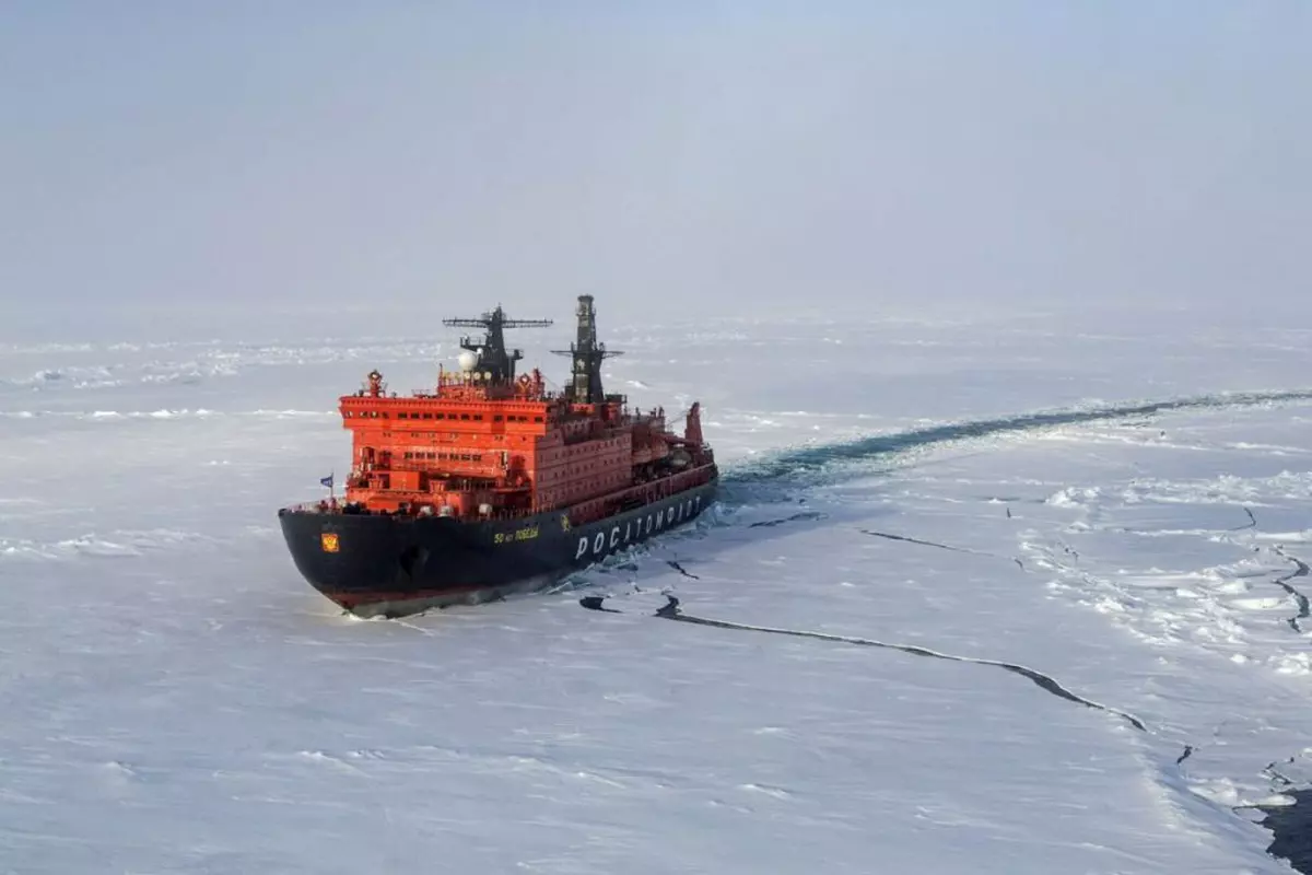 Un spărgător de gheață nuclear rusesc s-a ciocnit cu un cargobot în zona Arctică