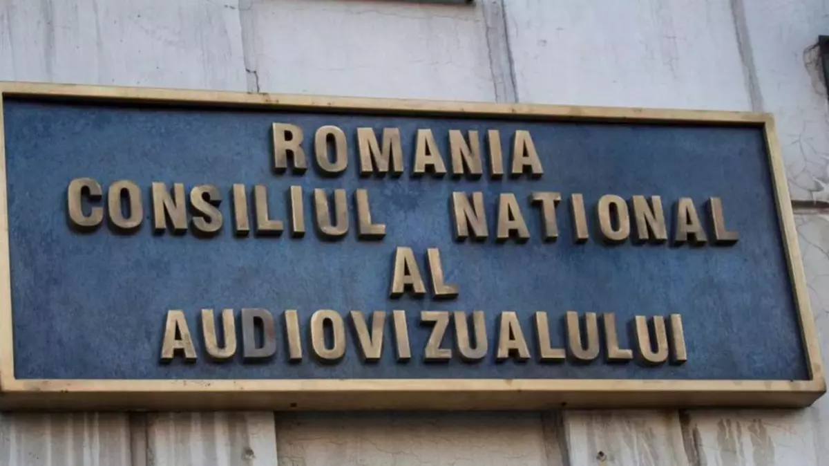 Logo-ul Consiliului Național al Audiovizualului pe clădirea instituției