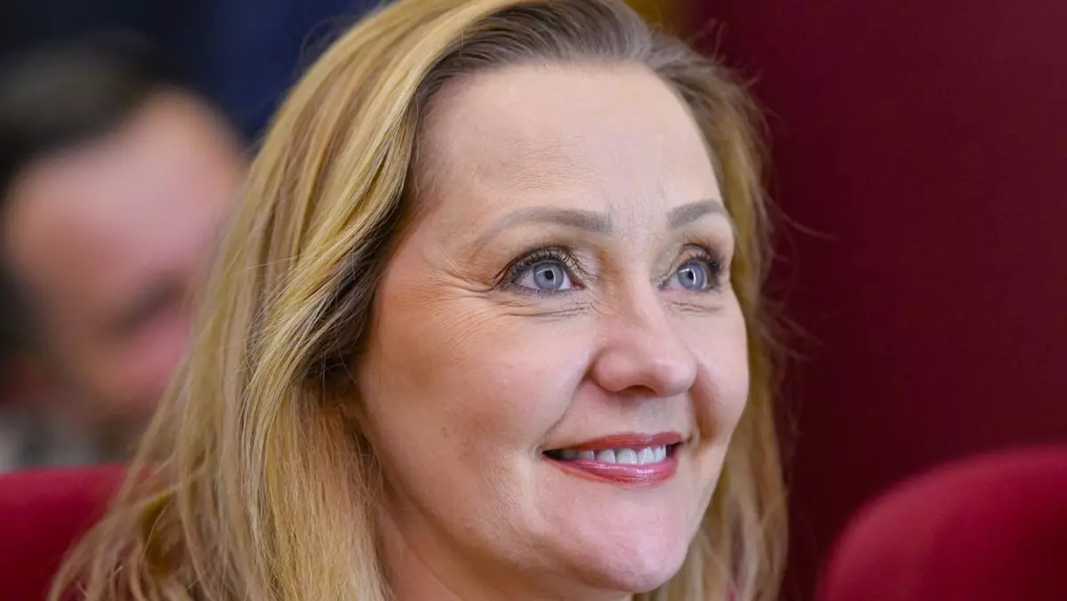 Poză cu Elena Lasconi zâmbind