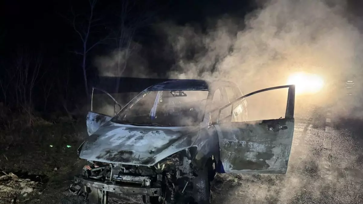Mașina preotului Ciprian Mega, un morman de fiare după ce a luat foc pe drum