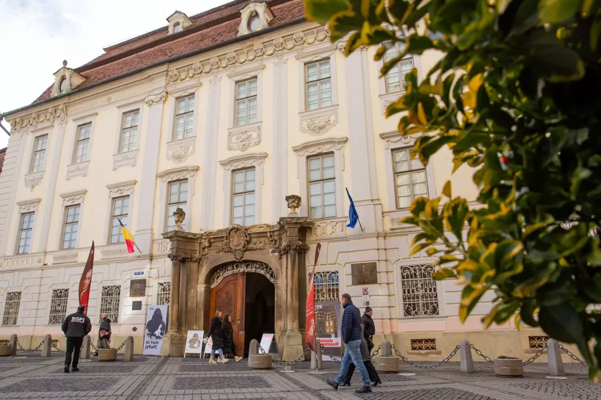 Muzeul National Brukenthal din Sibiu, marti, 28 ianuarie 2024. Institutia va fi inchisa pana vineri, intr-o campanie numita „Si tu ai fost jefuit! Muzeele conteaza!”, organizata pentru sustinerea muzeelor si angajatilor acestora, de constientizare si atentionare cu privire la protejarea patrimoniului cultural national. OVIDIU MATIU / MEDIAFAX FOTO