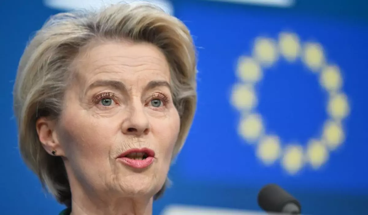 Președintele Comisiei Europene, Ursula von der Leyen, vorbește în timpul conferinței de presă comune din cadrul Summitului social tripartit din Bruxelles, Belgia, 19 martie 2025.