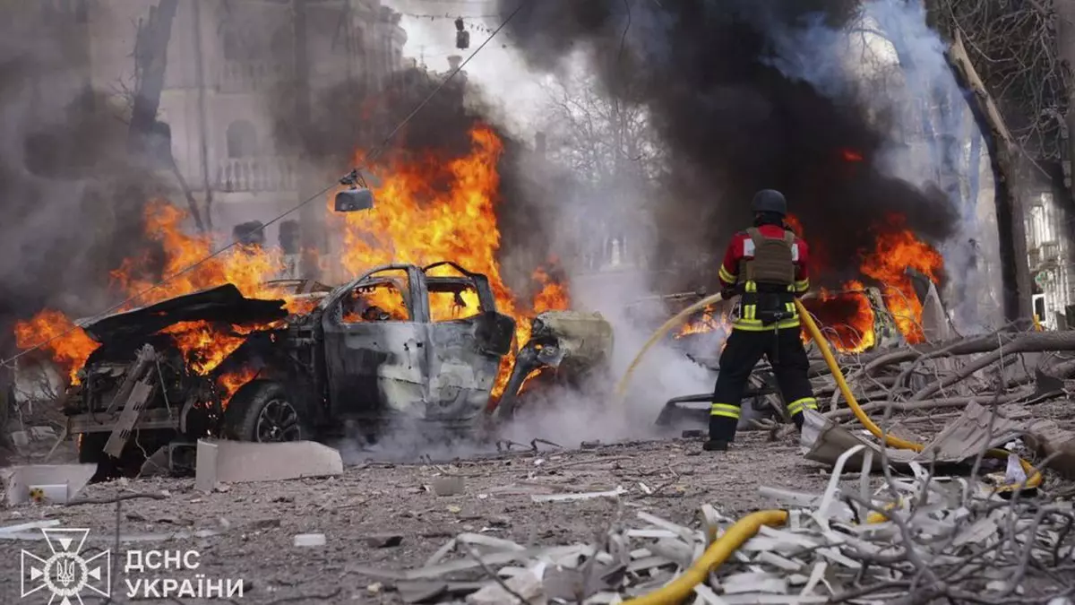 Operațiune de salvare la locul atacului din Sumî Foto: Profimedia