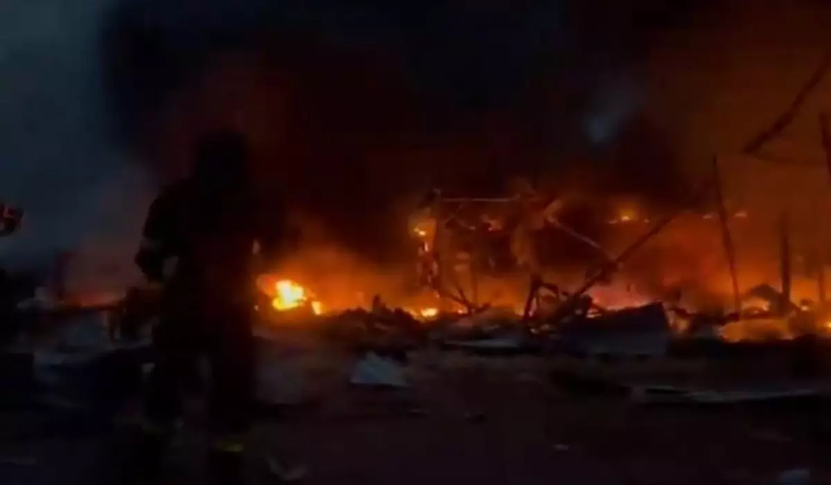 Atac rusesc asupra Ucrainei, Kiev cuprins de flăcări, noaptea,