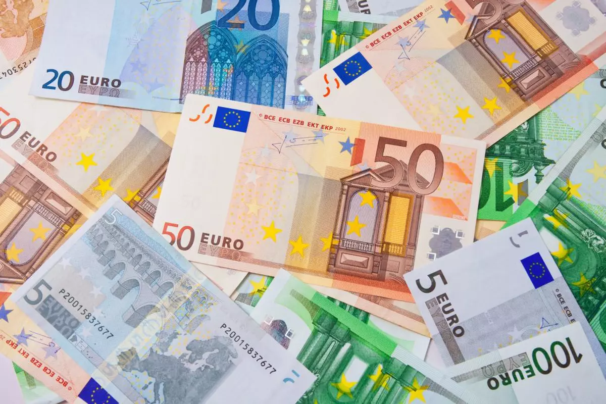 Bancnote de 50, 20 și 100 de euro
