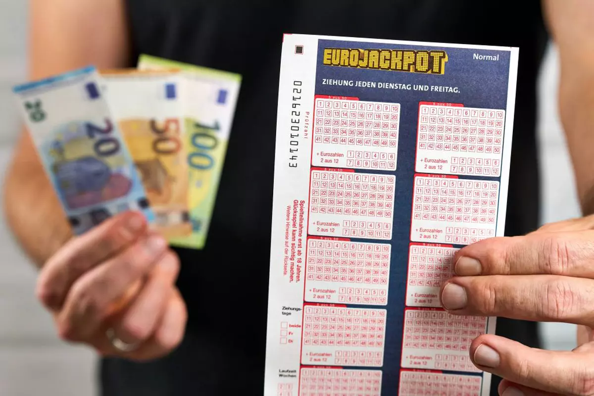 Un bărbat a câștigat la loto 130.000 de euro cu numerele „lăsate moștenire de o rudă care a murit