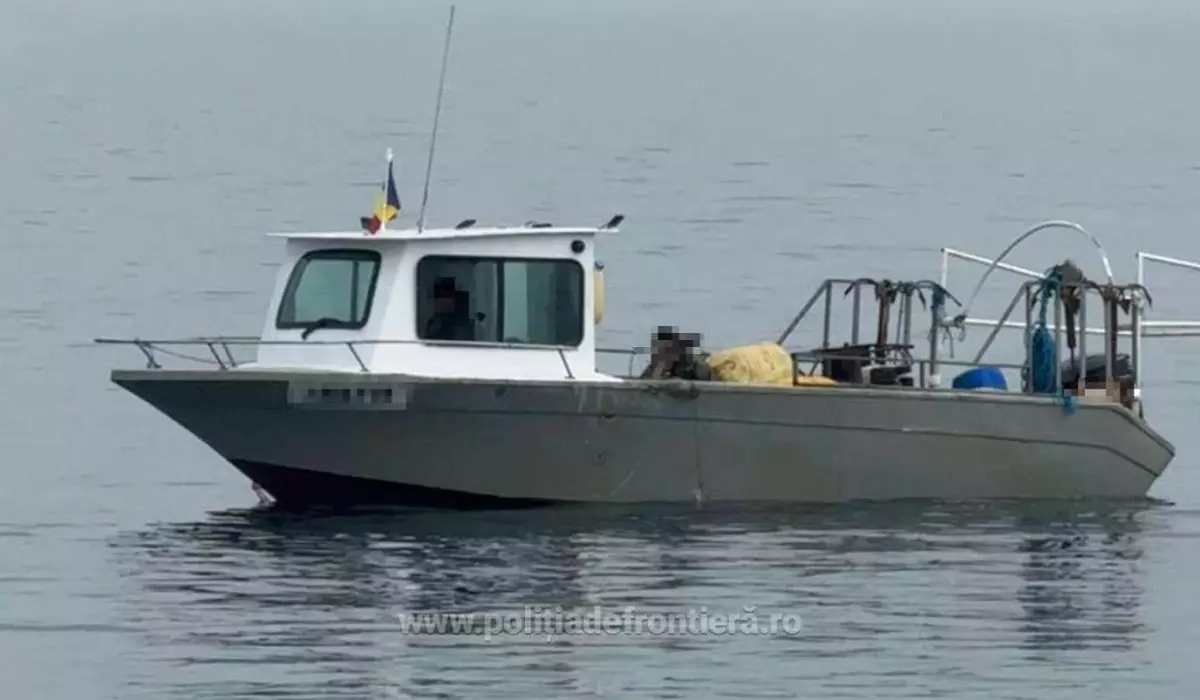 o barcă în Marea Neagră