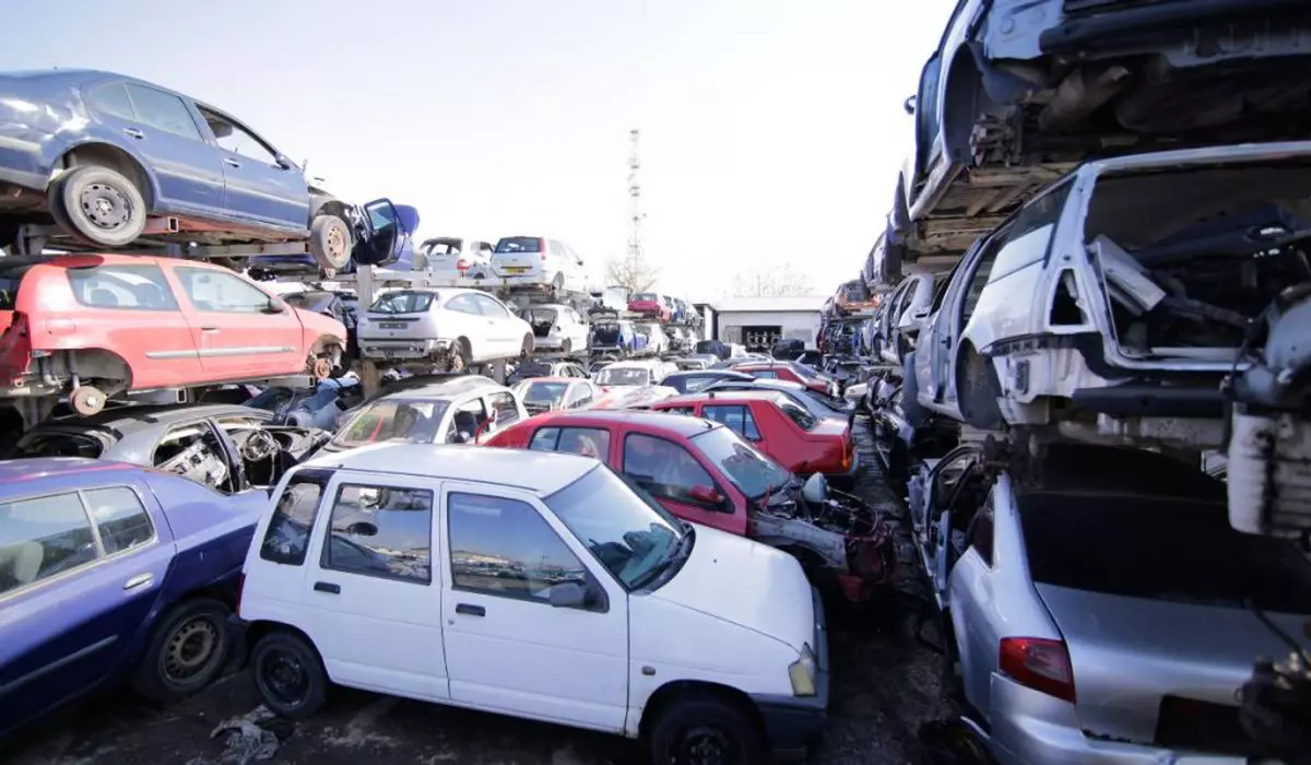 parc auto cu masini pentru remat, pentru dezmembrare
