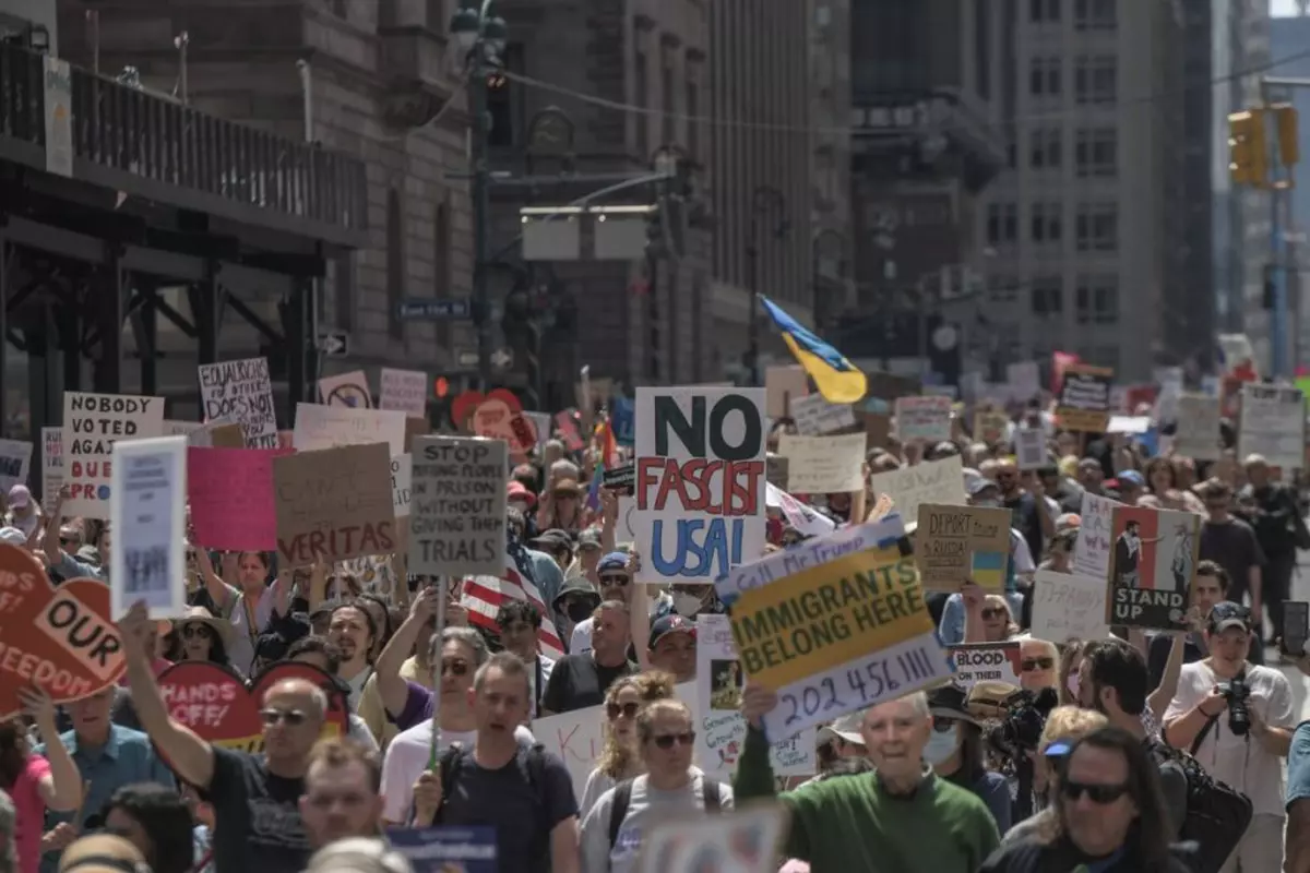 Mii de persoane protestează la New York împotriva politicilor de imigrare ale administrației Trump