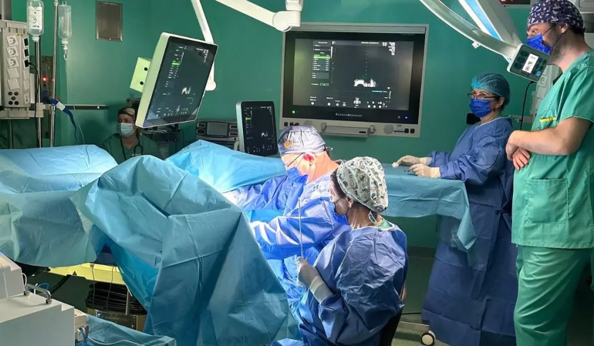 Echipa medică, condusă de către Dr. Florin Szasz, realizează un nou tratament minim invaziv împotriva fibroamelor uterine la Spitalul Clinic Județean de Urgență Bihor