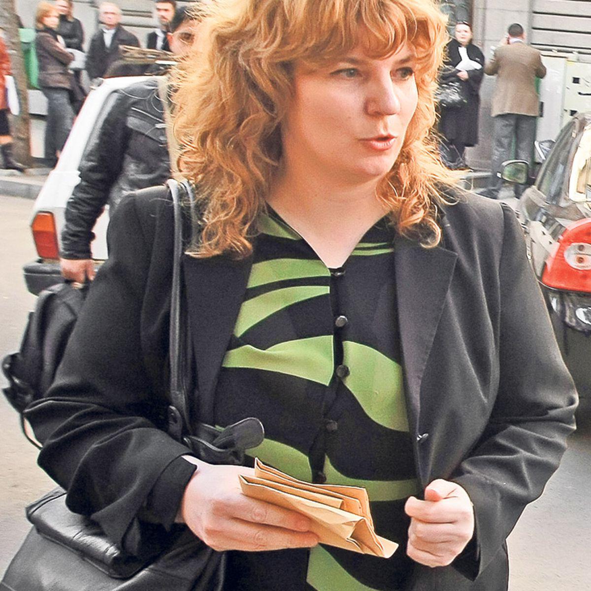 E Decisă Andreea Fiica Din Flori A Poetului Adrian Păunescu Nu Renunţă La Avere Entertainment Monden Libertatea Libertatea