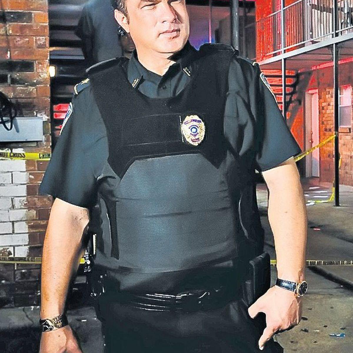Steven Seagal Cu Familia In Romania Actorul Are De Gand Sa Investeasca In Tara Noastra Stirileprotv Ro