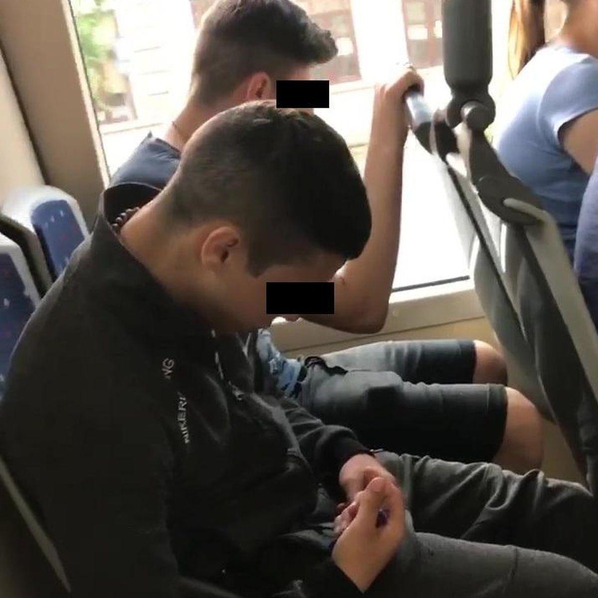 Tineri Drogați Filmați Intr Un Autobuz In Cluj Erau Inerti Si Se