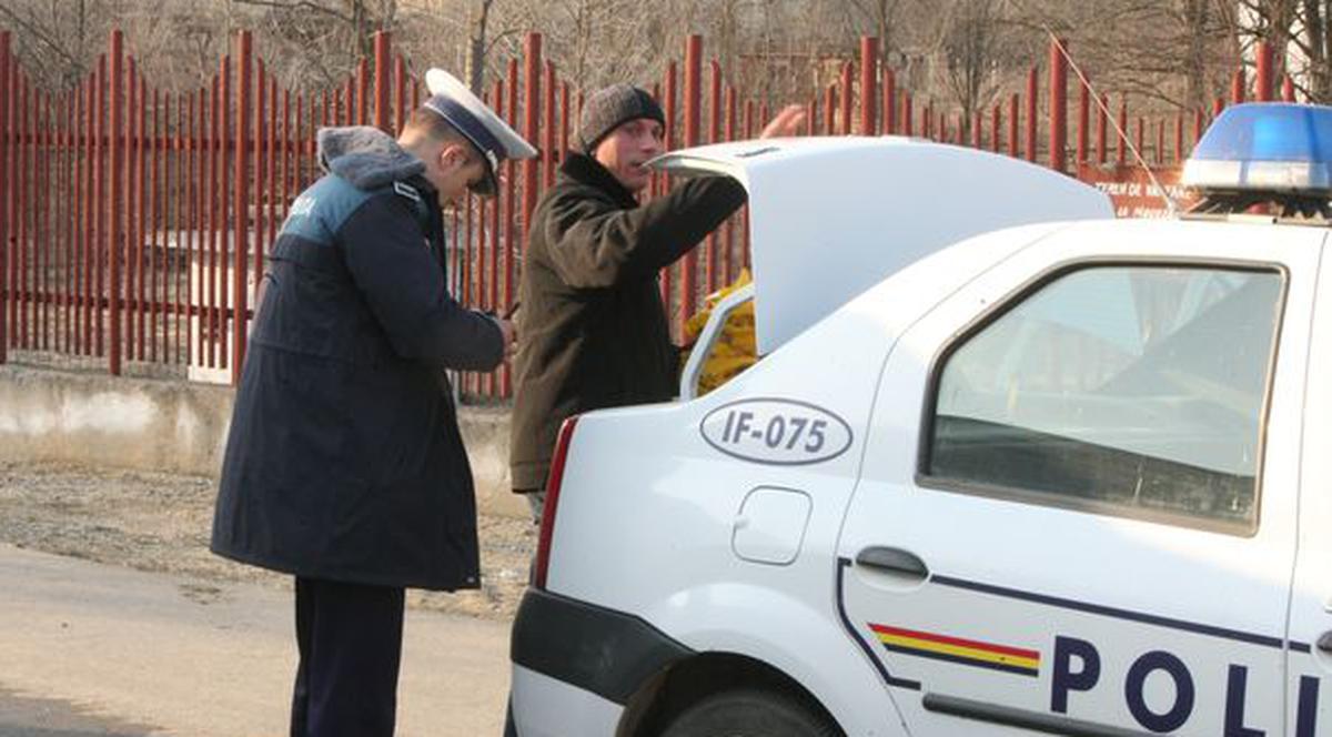 Polițiștii caută probele bătăii reclamate de Moni