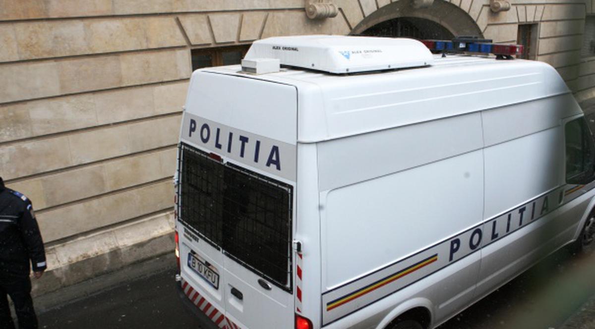 Poliţiştii corupţi, trimişi în judecată