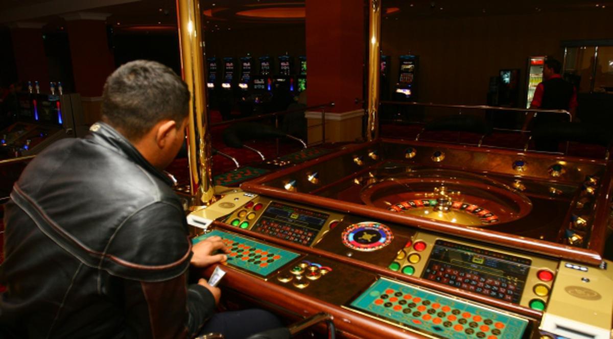 "Băieţii de cartier" în asalt la casele de pariuri