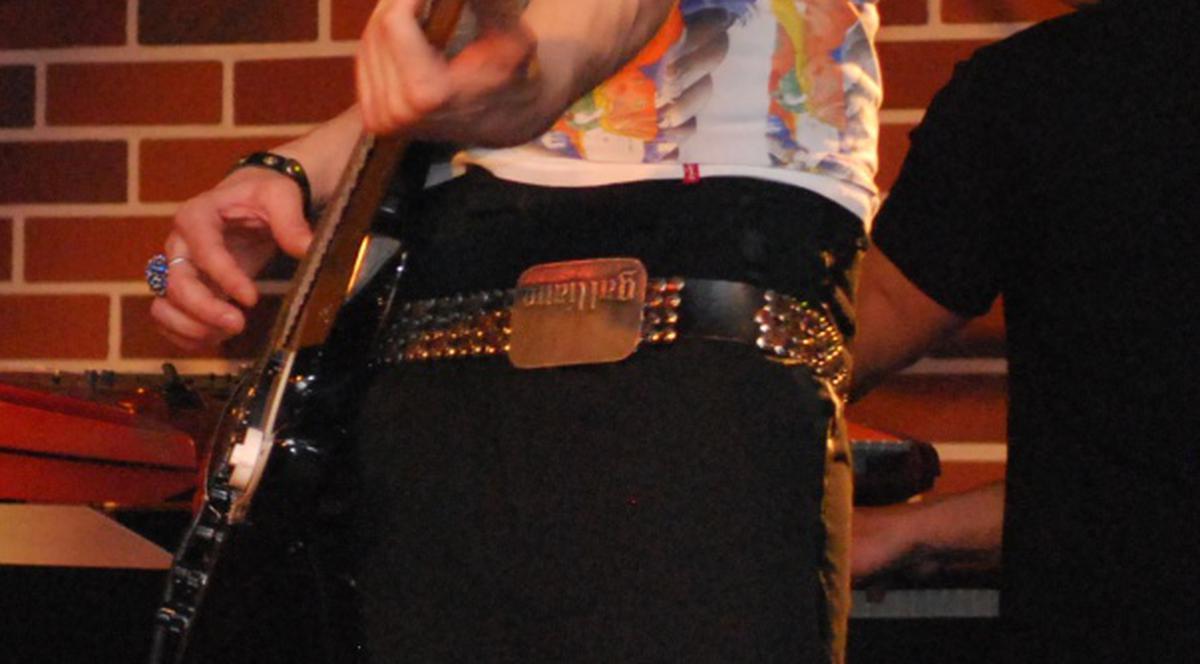 Carmin, fiul lui Marian Ionescu, nou membru al trupei Direcţia 5