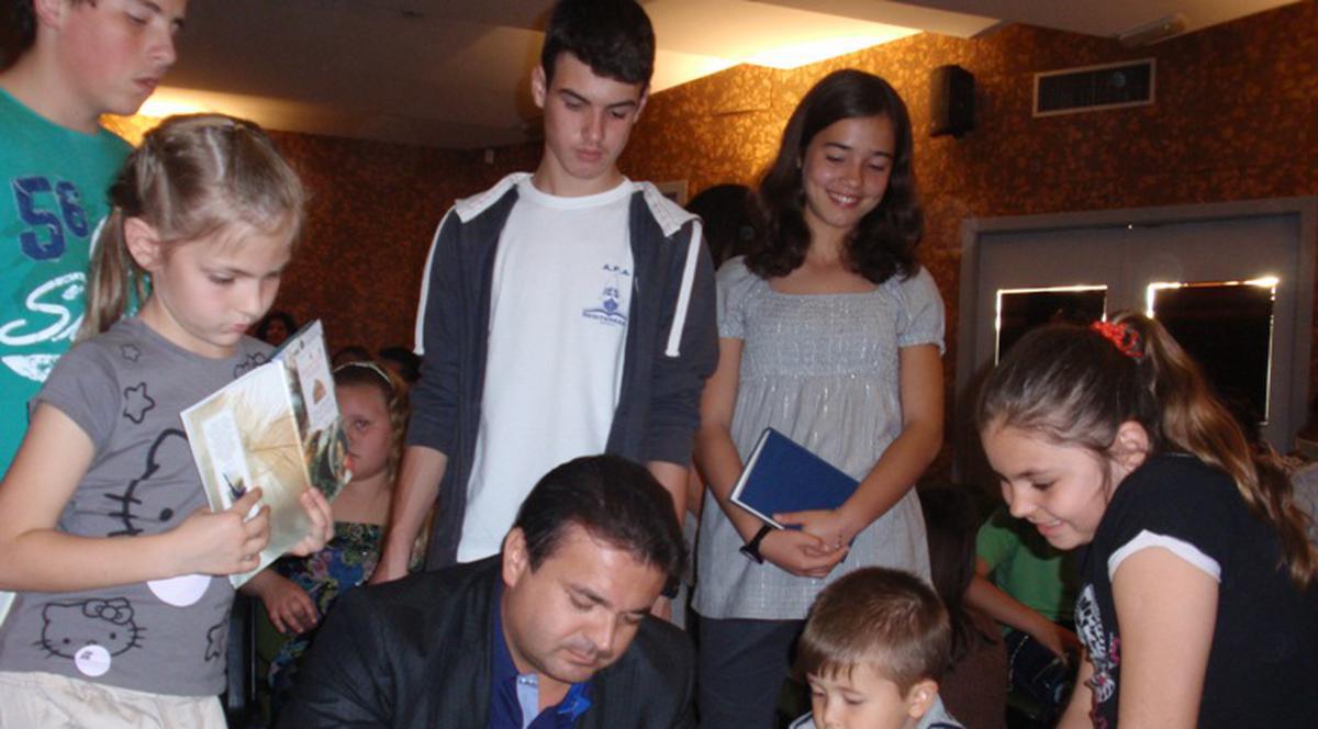 Pentru prima oară, românii din Spania au secţie în limba maternă la Biblioteca Centrală din Benidorm