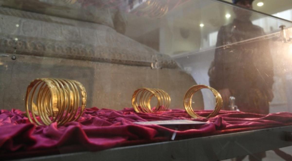 Guvernul scoate din buzunar 1,3 milioane de lei pentru a recupera din Germania bijuteriil dacice furate