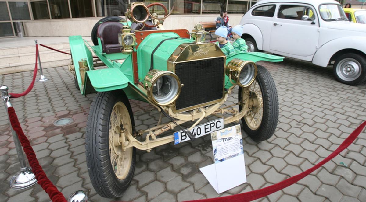 Aşa arată o maşină de curse din 1921!