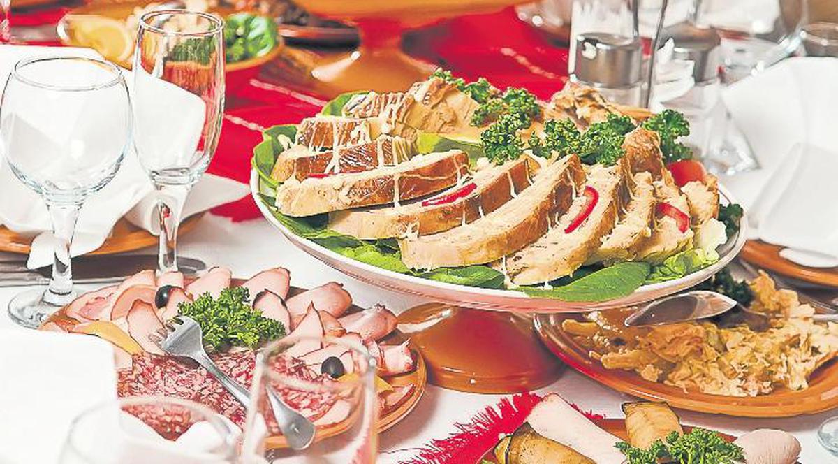 Senatorii îşi fac cârciumă de lux