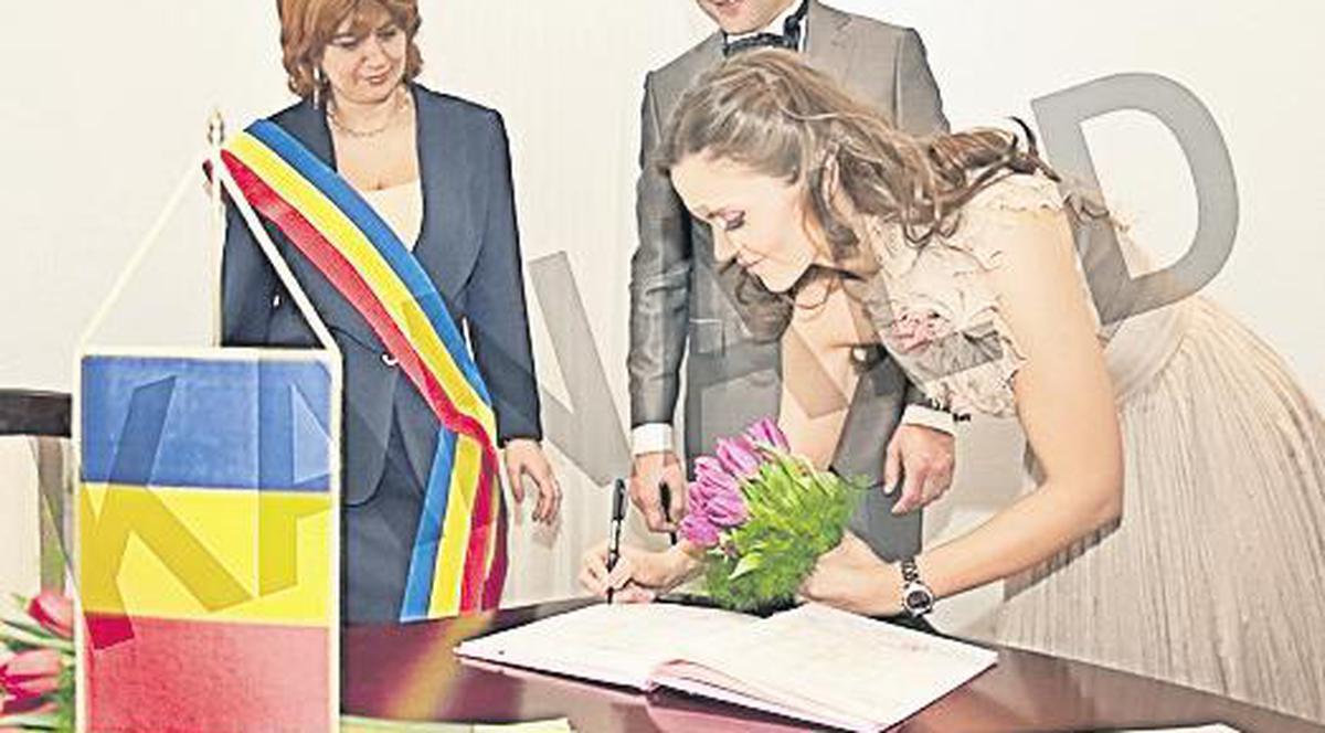 Cristina Şişcanu şi Mădălin Ionescu s-au căsătorit în secret la Chişinău. Racheţii au pus ochii pe maşina naşului