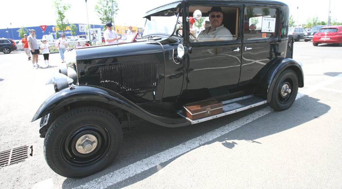 Foto | Ea e "bătrâna doamnă" care se "îmbracă" din Franţa