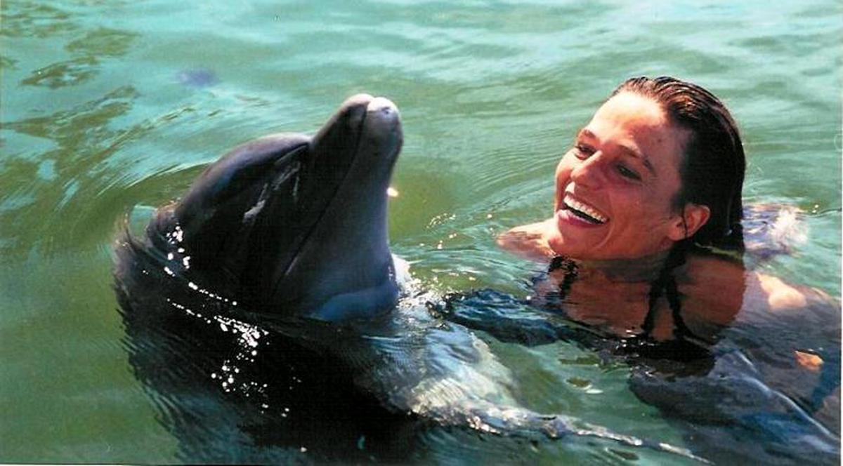 Fosta soţie lui Blatter e dresor de delfini