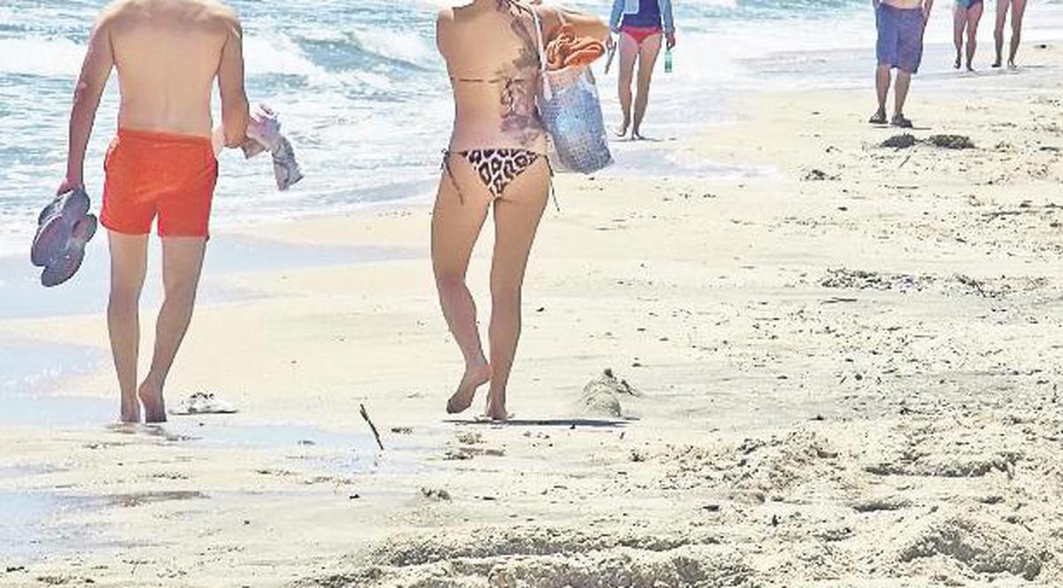 La plajă, pe bani puțini