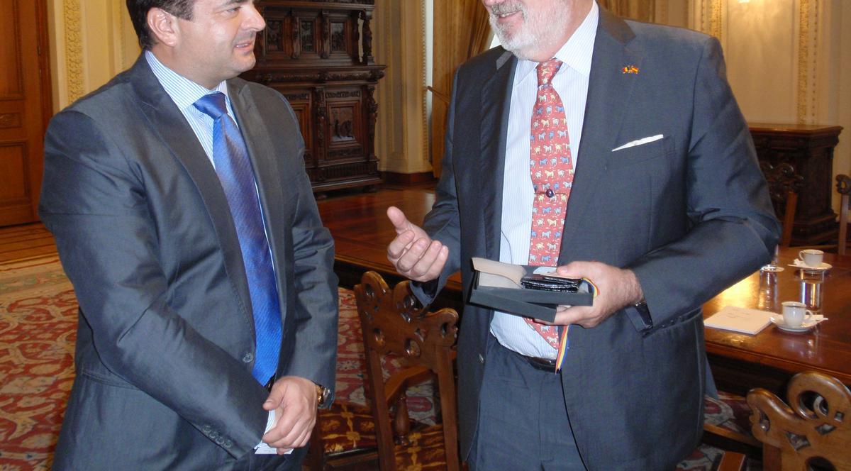 Deputatul PDL William Brînză vrea ca românii şi spaniolii să facă afaceri, cu bani europeni, în ţara noastră 