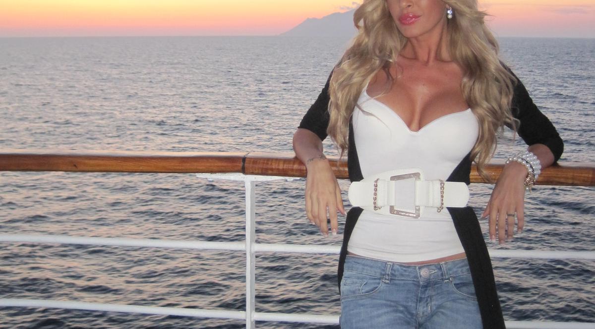 Rose Marie face terapie prin shopping în Italia