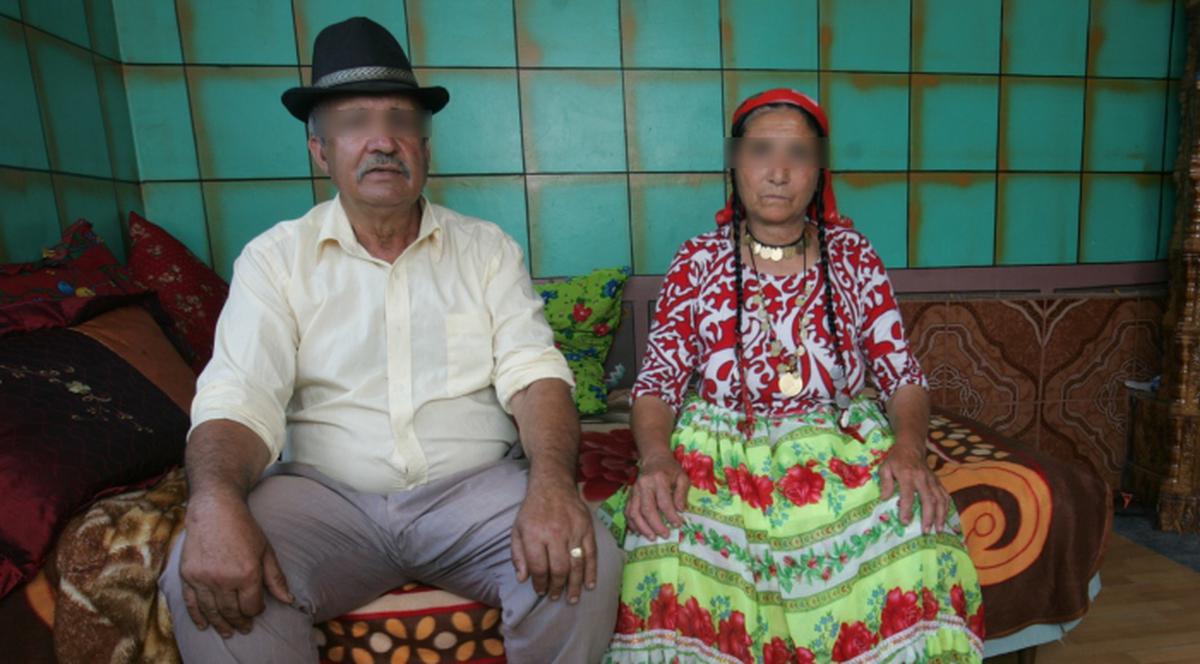 Țiganii din Sinteşti, la stabor cu polițiştii